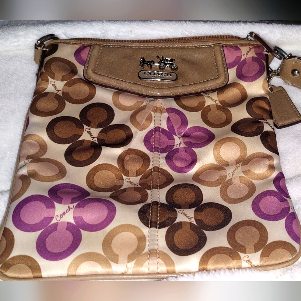Coach Multicolor Signature Crossbody Swingpack Bag EUC smoke Free Home